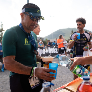 Ravitaillement sur le Triathlon de l'Alpe d'Huez