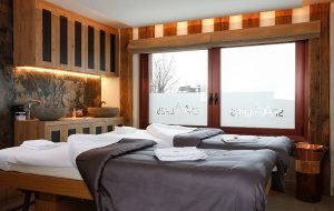 Salle de soin massage et spa à l'hotel Les Grandes Rousses.