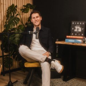 Valentin Garcin, co-fondateur du podcast Loop sur l'Endurance, s'immerge dans le Triathlon de l'Alpe d'Huez depuis 2023.