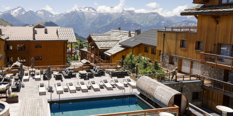 Image panoramique de la terrasse de Grandes Rousses Hotel & Spa