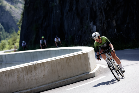 Descente du Col d'Ornon lors du Triathlon de l'Alpe d'Huez.
